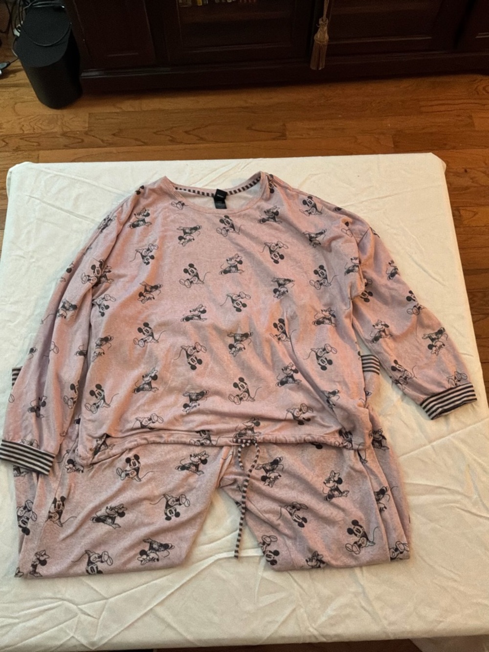 ****** Disney Pink Mickey Mouse Pajama Set ******